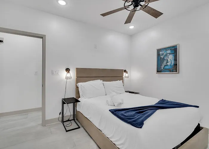 Sleeps 24-Spacious Suites Near Fq W Pool