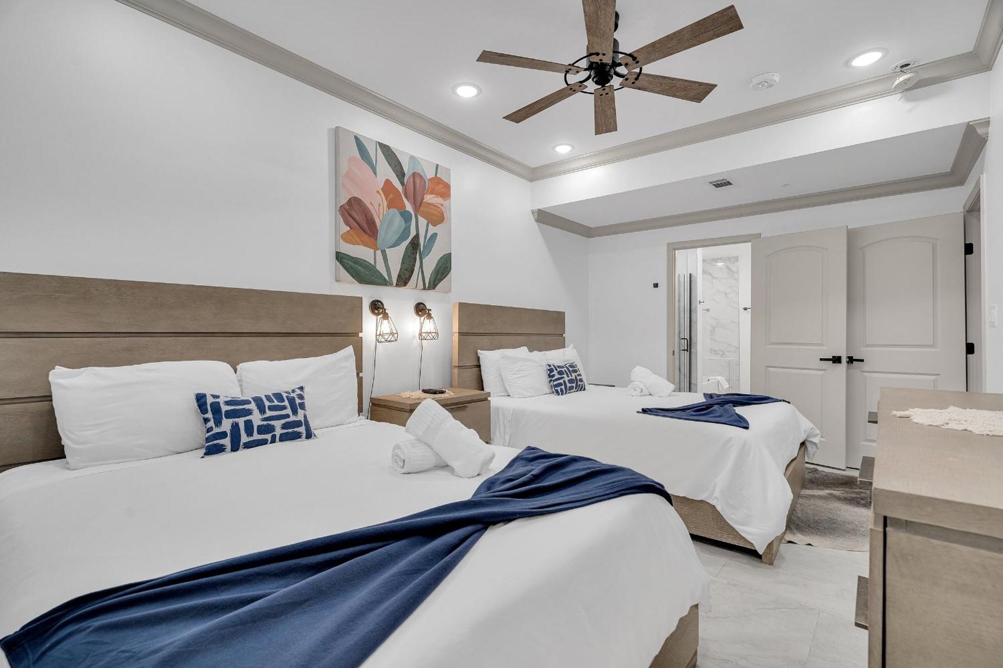 Sleeps 24-spacious Near Fq W Pool Hotel