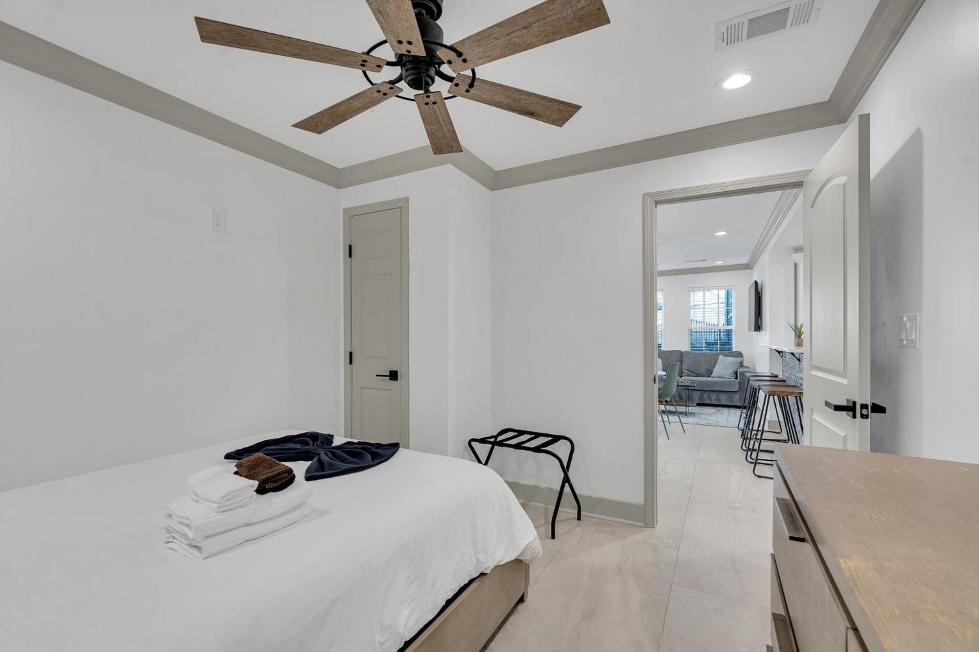 Hotel Sleeps 24-spacious Near Fq W Pool *