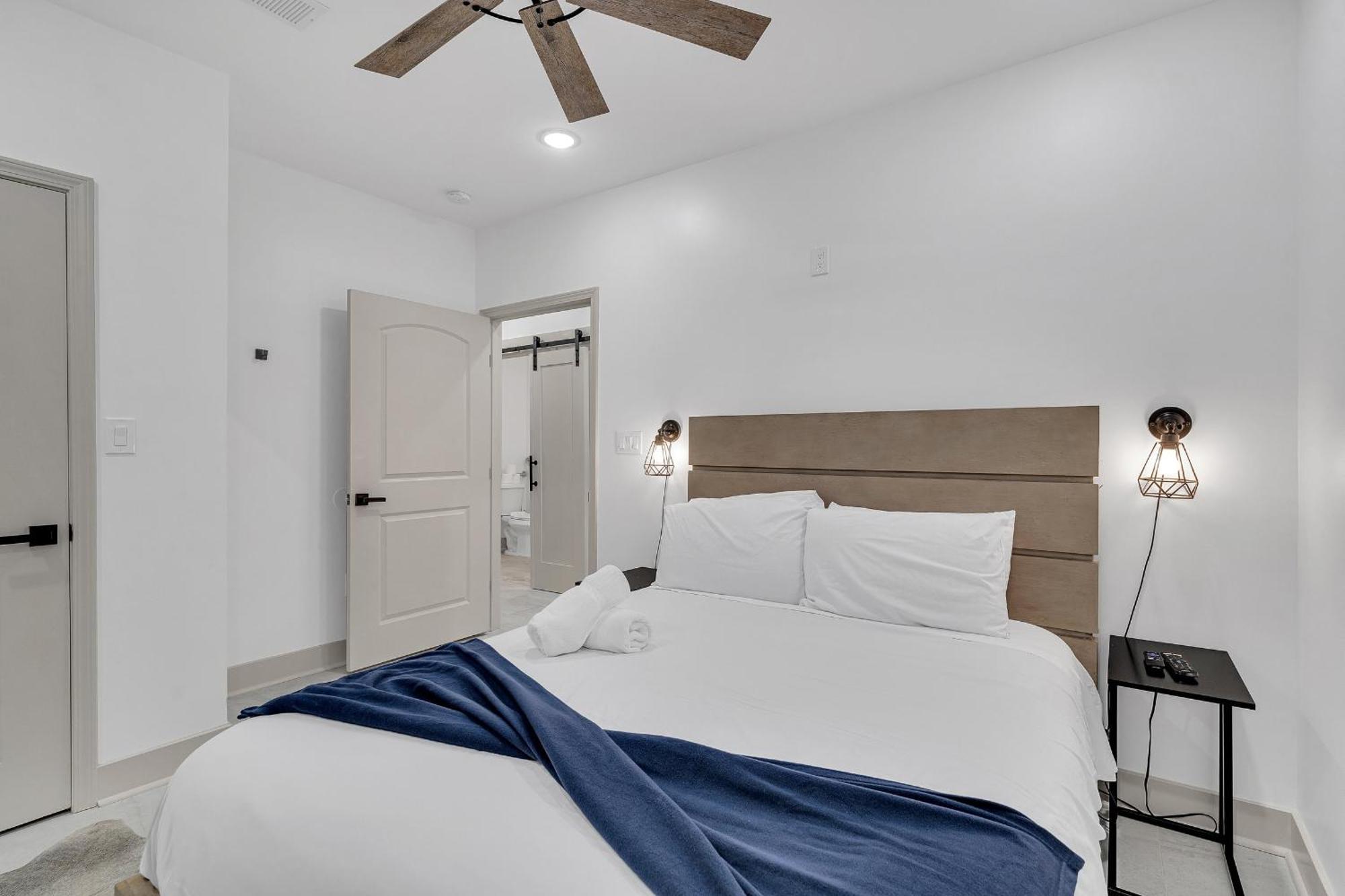 Sleeps 24-spacious Near Fq W Pool Hotel *