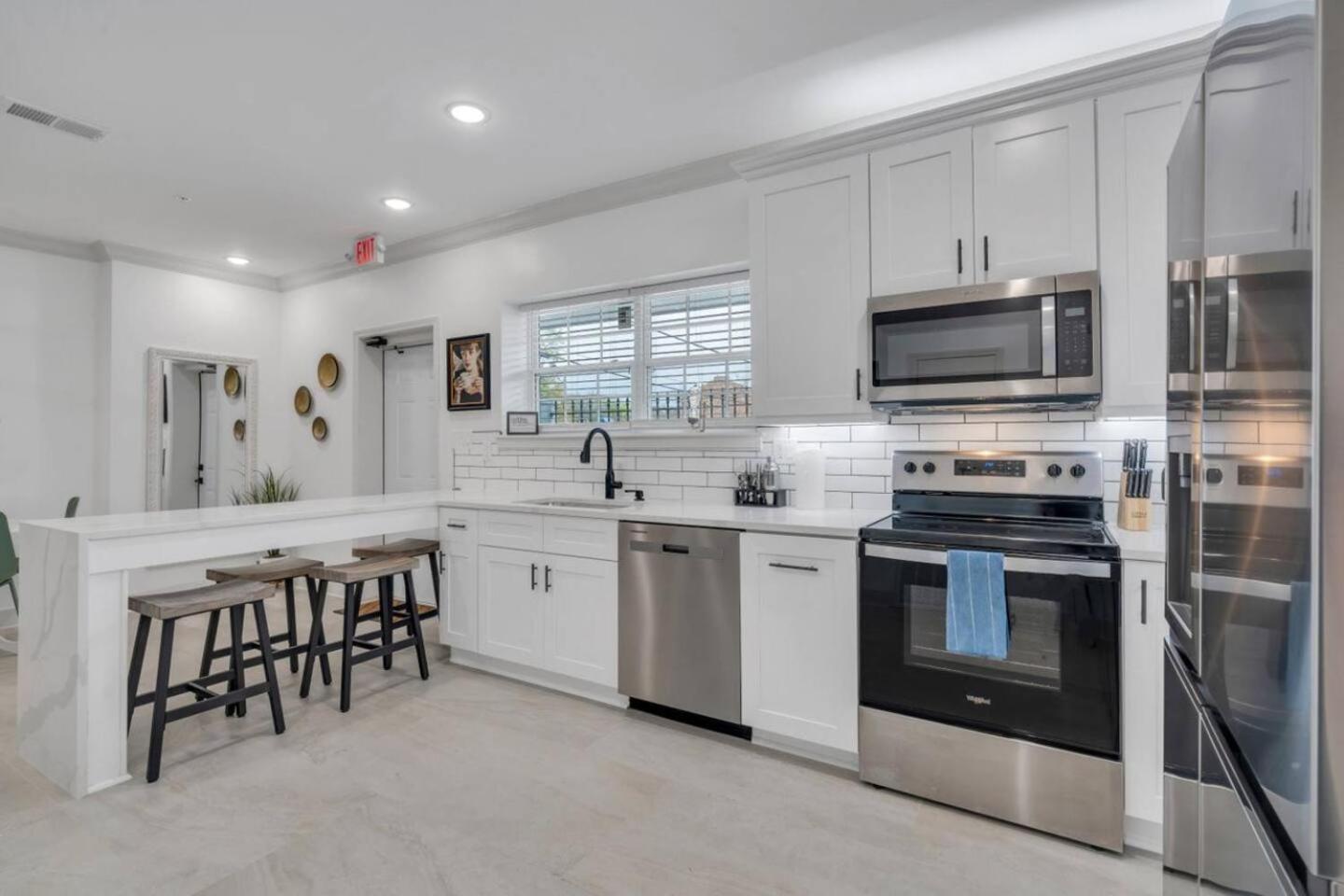 Sleeps 24-spacious Near Fq W Pool * New Orleans