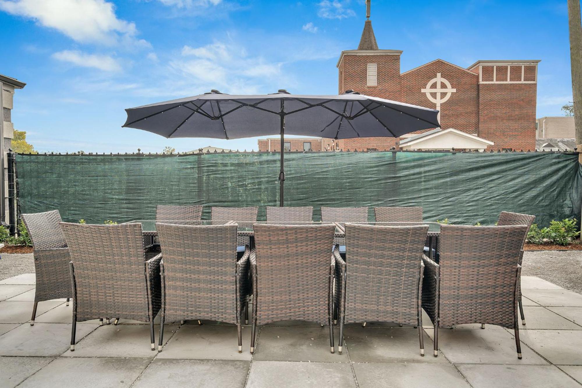 Sleeps 24-spacious Near Fq W Pool New Orleans