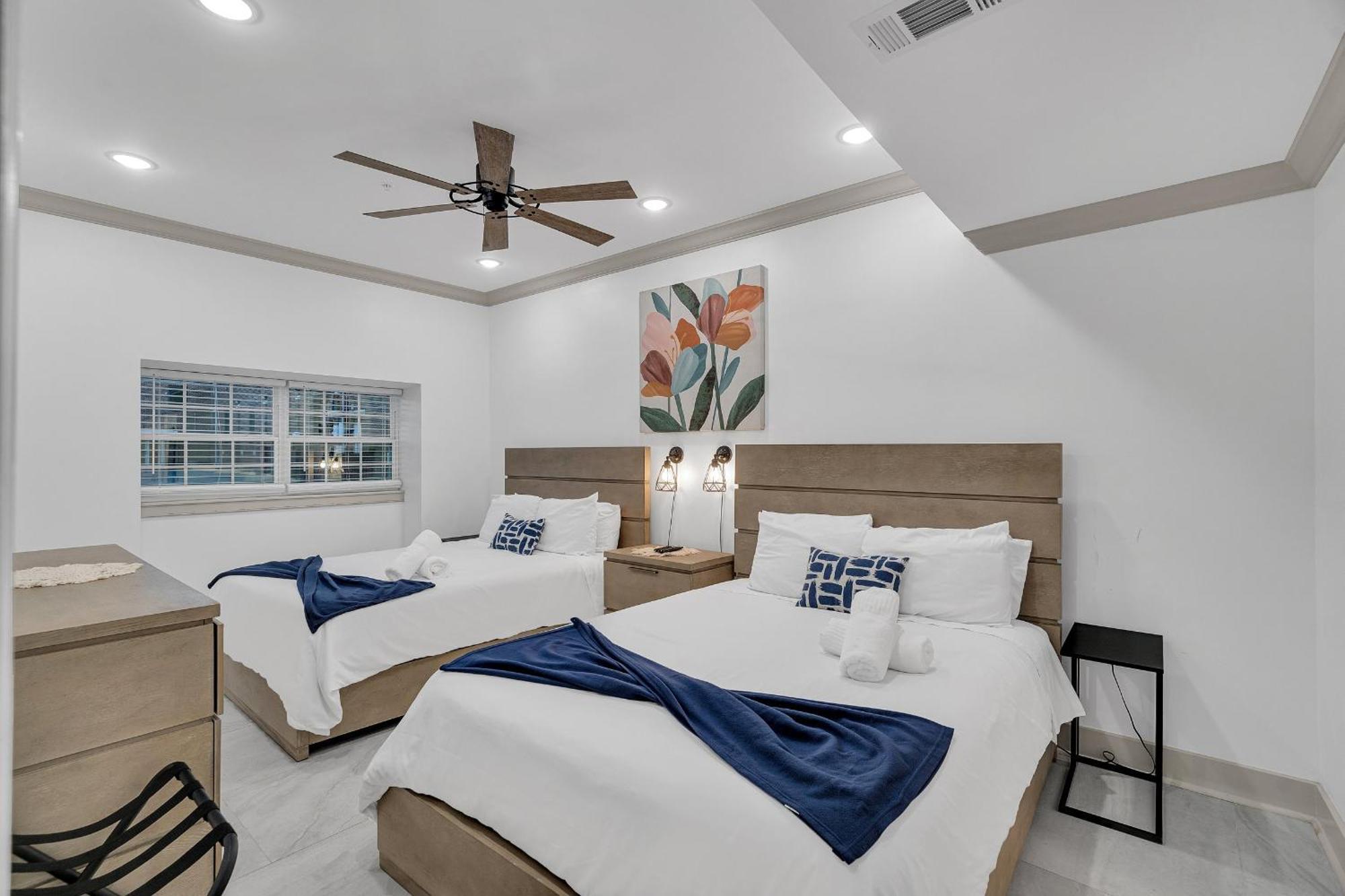 Sleeps 24-spacious Near Fq W Pool Hotel *