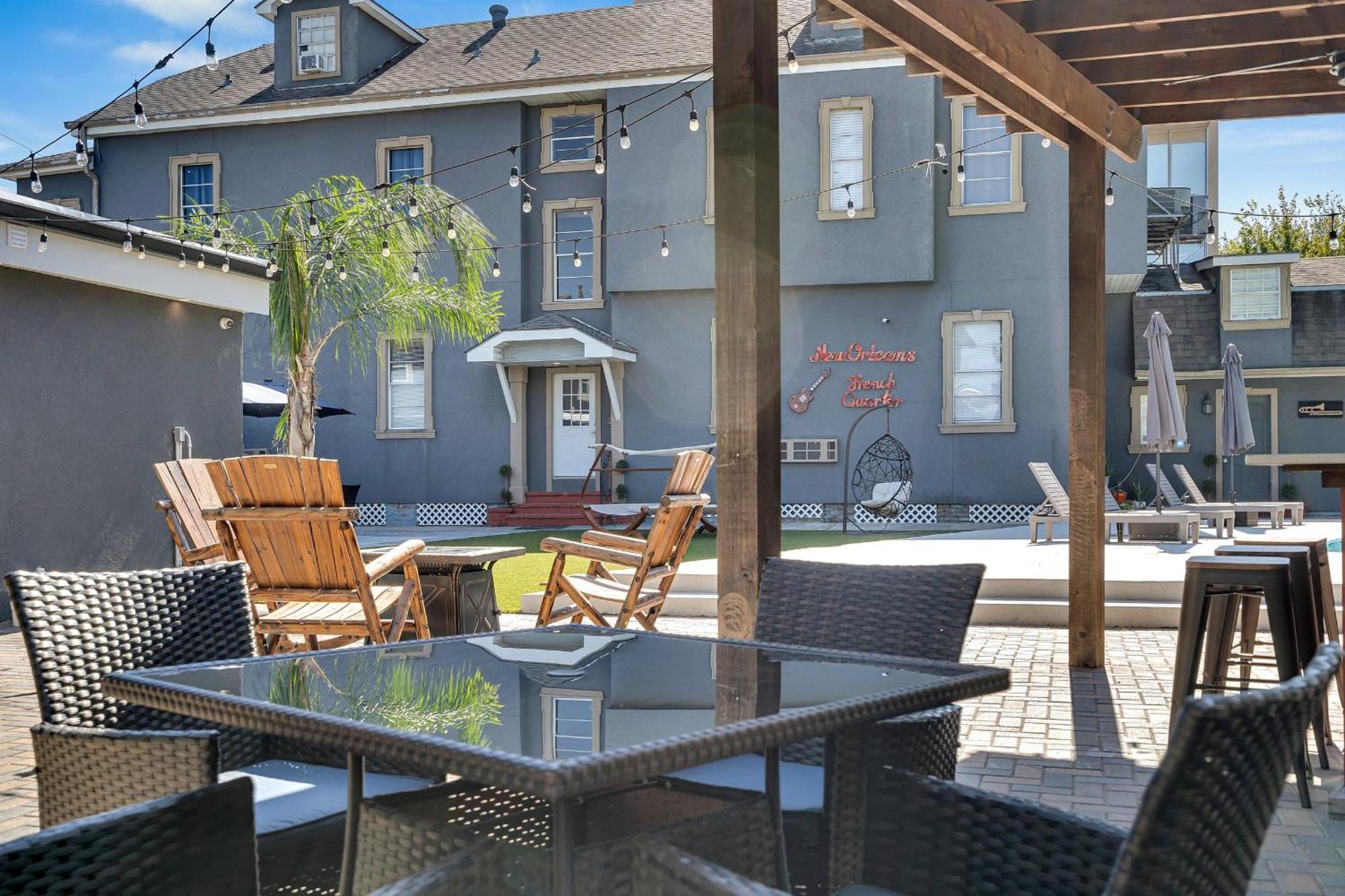 Sleeps 24-spacious Near Fq W Pool New Orleans