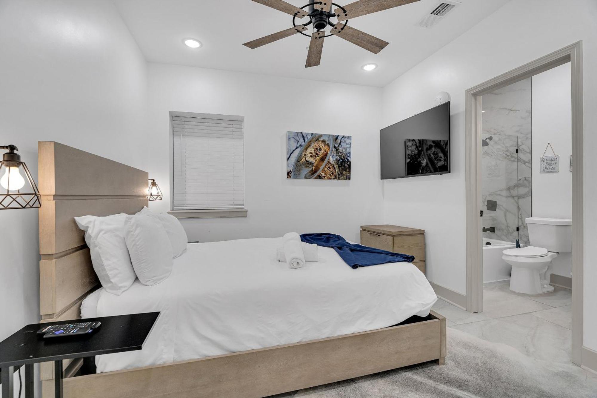 Sleeps 24-spacious Near Fq W Pool New Orleans