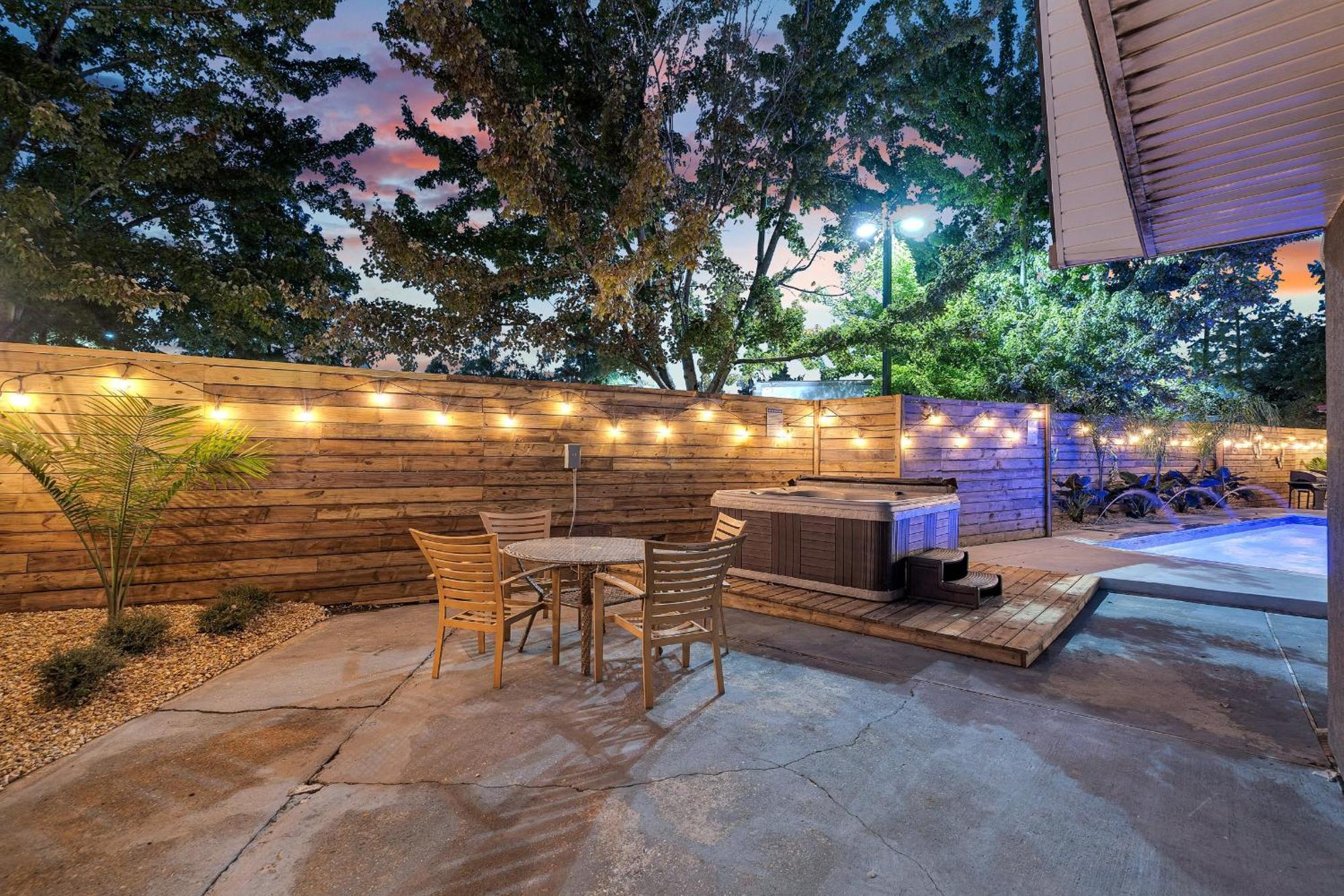 Sleeps 24-spacious Near Fq W Pool * New Orleans