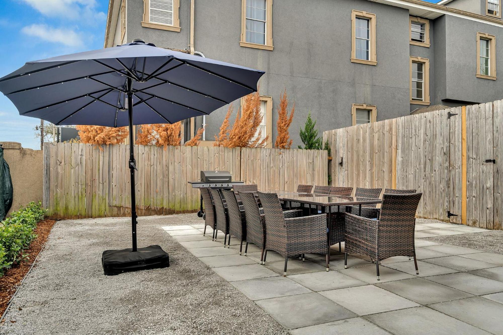 Sleeps 24-spacious Near Fq W Pool * New Orleans
