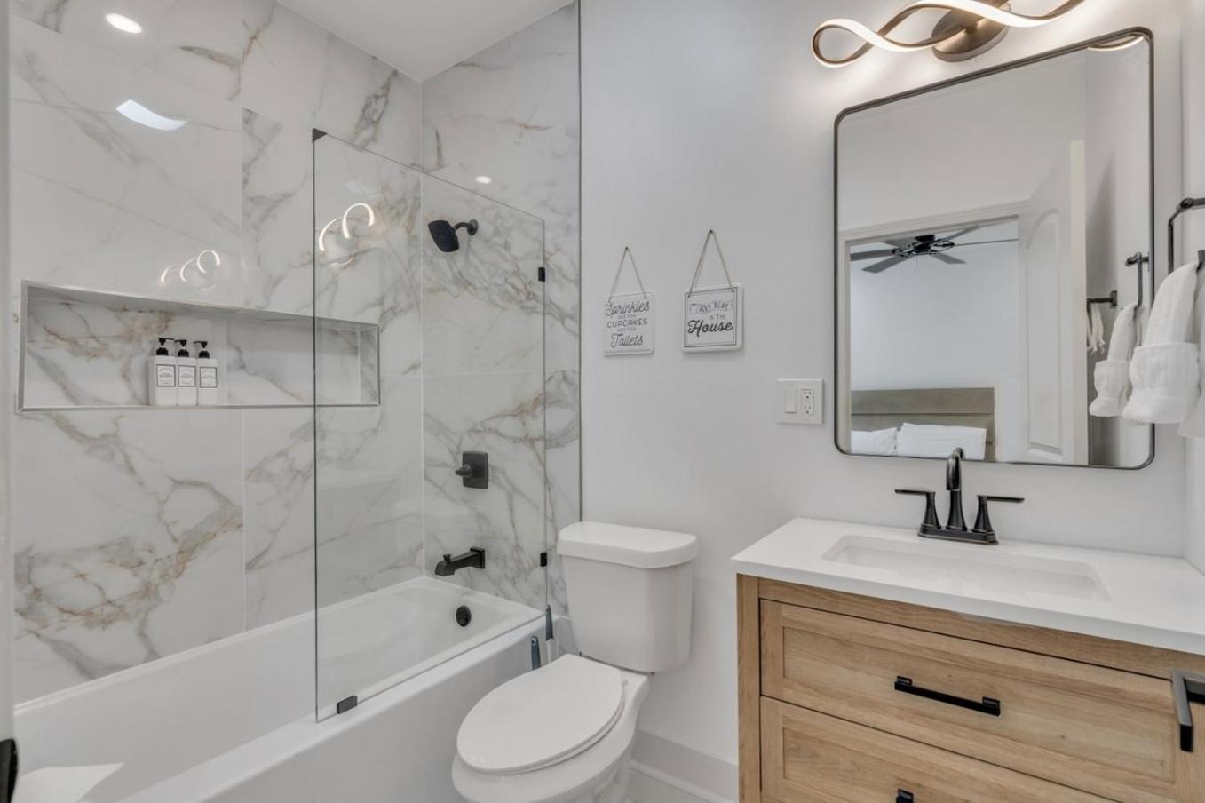 Sleeps 24-spacious Near Fq W Pool Hotel