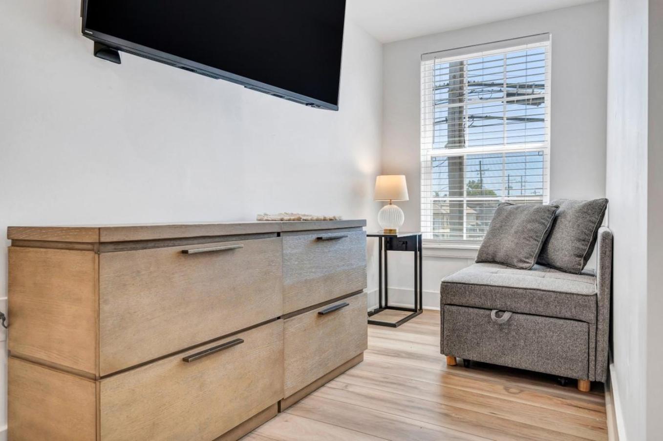Sleeps 24-spacious Near Fq W Pool New Orleans
