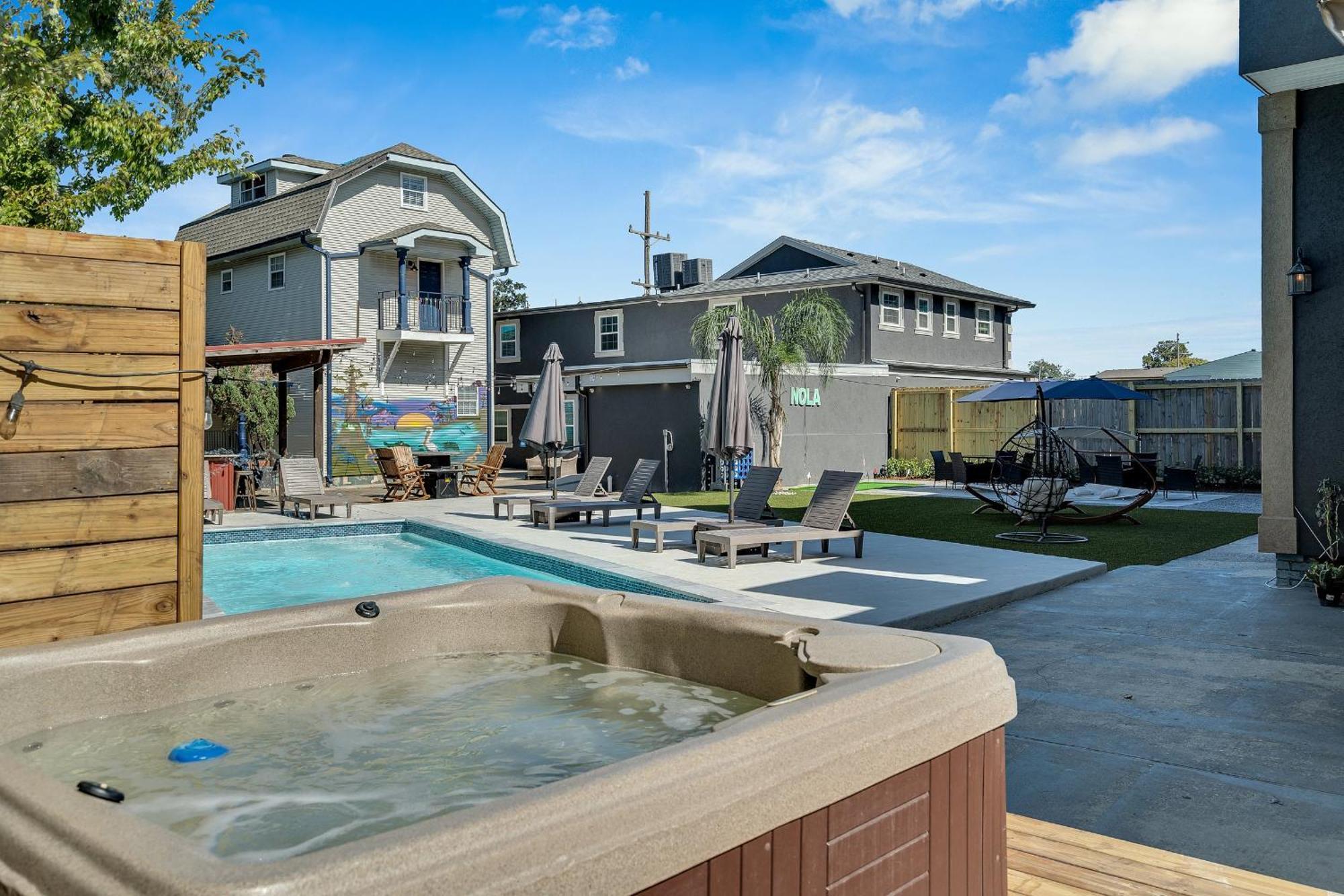 Hotel Sleeps 24-spacious Near Fq W Pool New Orleans